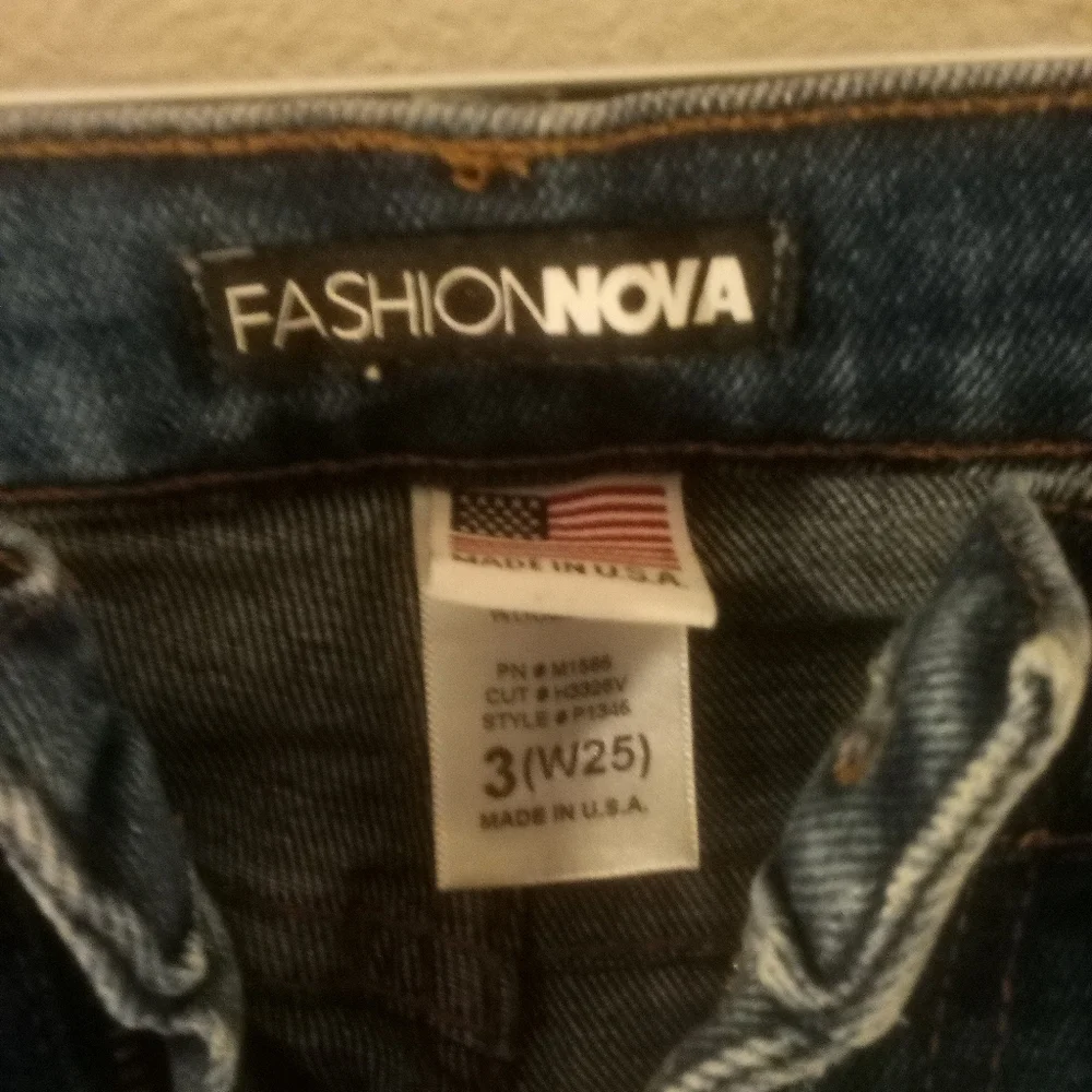 Fashion Nova BLUE DENIUM PANTS size 3(w25) Jeans, STRAIGHT LEG, COMFORTABLE - Picture 5 of 5